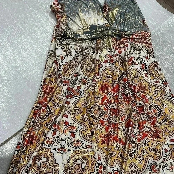 ❤️Host Picks❤️[L/XL]Shoreline  Abstract Gold Foil Halter Maxi Dress - Picture 9 of 11